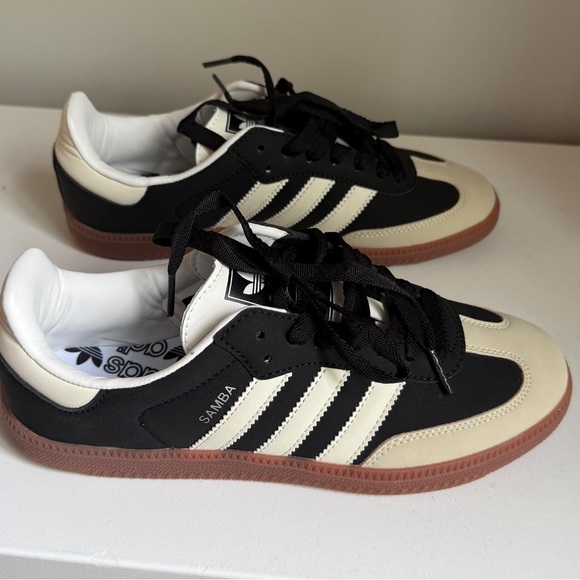 Adidas Samba Black and White Sneakers (Men’s size 7 / FR 40) - Picture 8 of 10